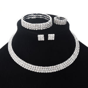 Exagérée Griffe Diamant Perlé Quatre-Pièce Ensemble Multicouche Collier