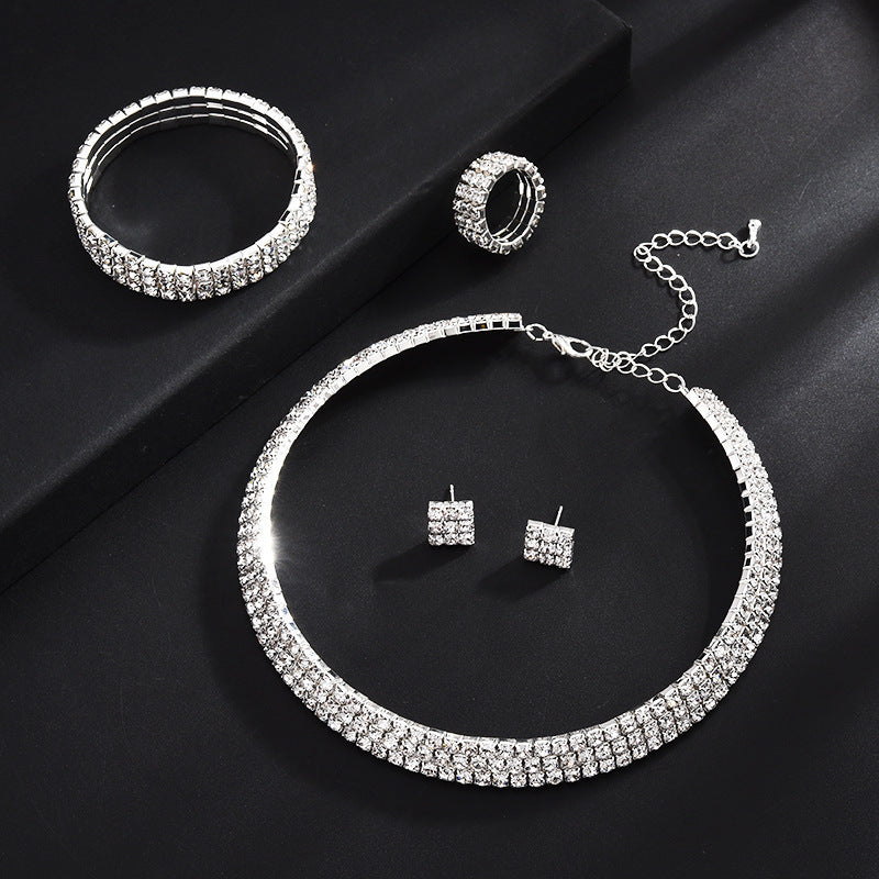 Exagérée Griffe Diamant Perlé Quatre-Pièce Ensemble Multicouche Collier
