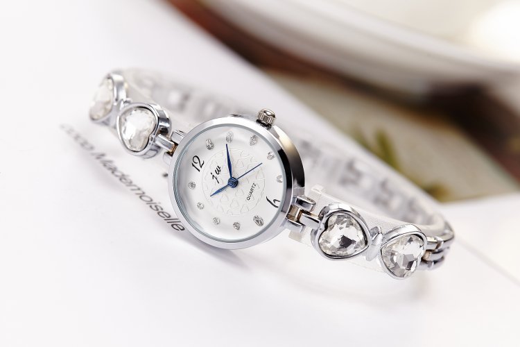 Montre à quartz en acier,