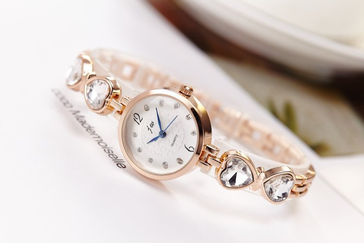 Montre à quartz en acier,