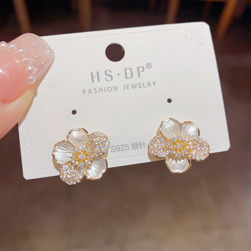 Doux micro-incrusté fleur boucles d'oreilles pour femmes en argent sterling aiguille design d'intérêt spécial