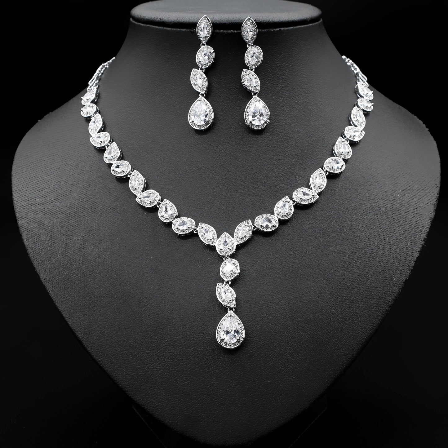 Collier coloré zircon boucles d'oreilles chaîne de clavicule femme noble robe de mariée de luxe trois pièces ensemble