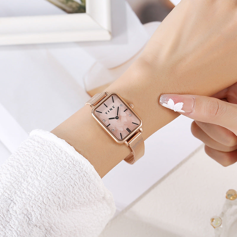 Montre de ceinture en acier de style carré Ins de haute qualité à quartz de tempérament simple