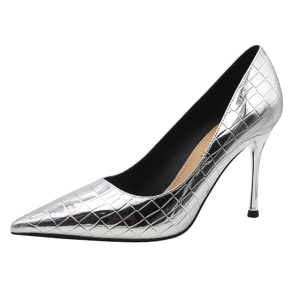 Talons hauts en cuir verni bout pointu français