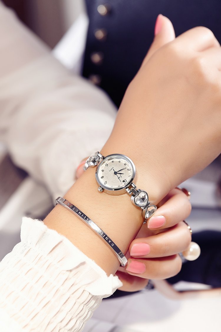 Montre à quartz en acier,